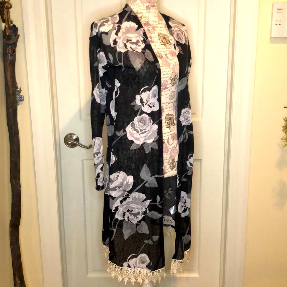 Freshman Floral longsleeve waterfall lace